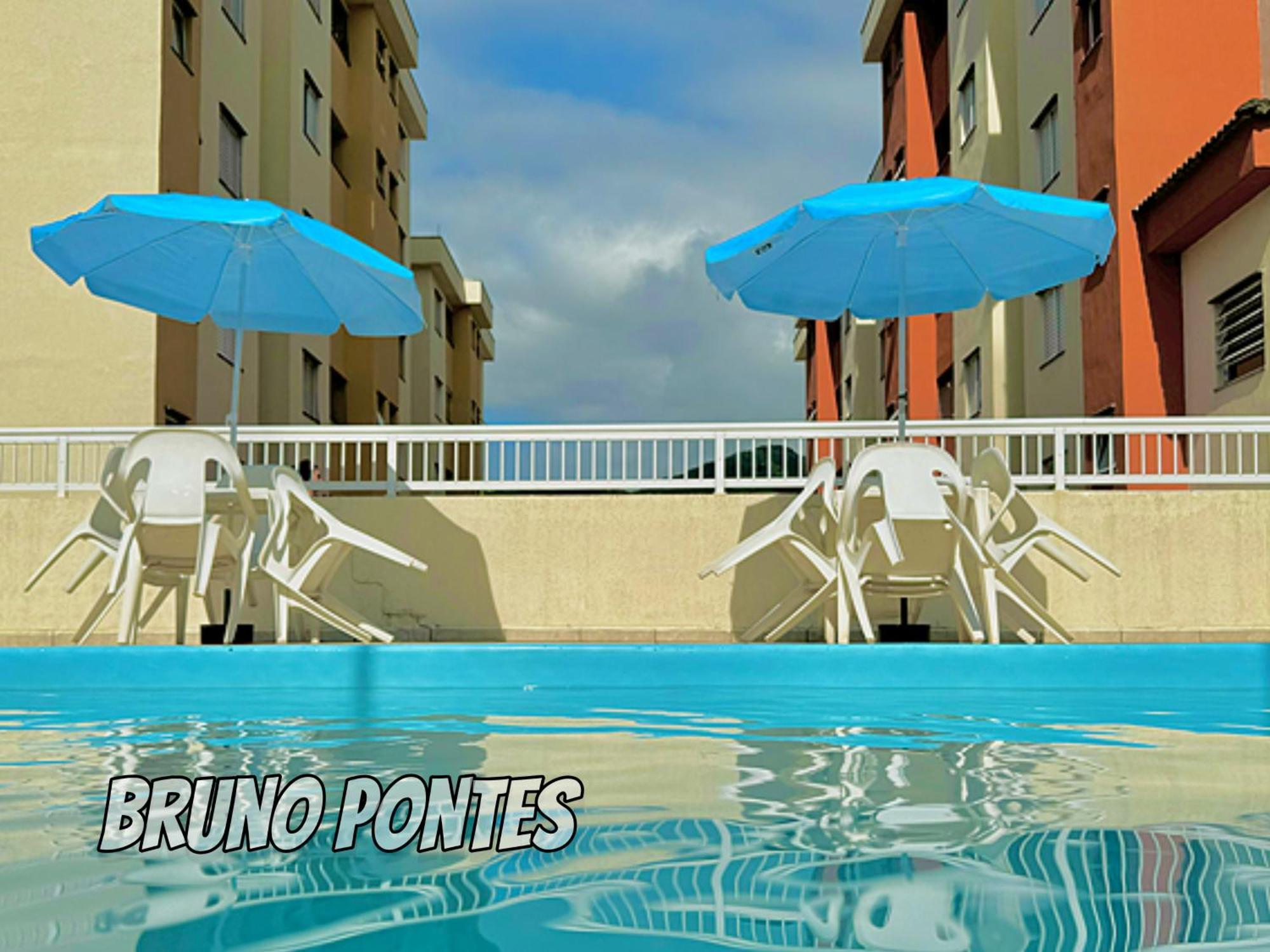 Em Com Piscina E Churrasqueira