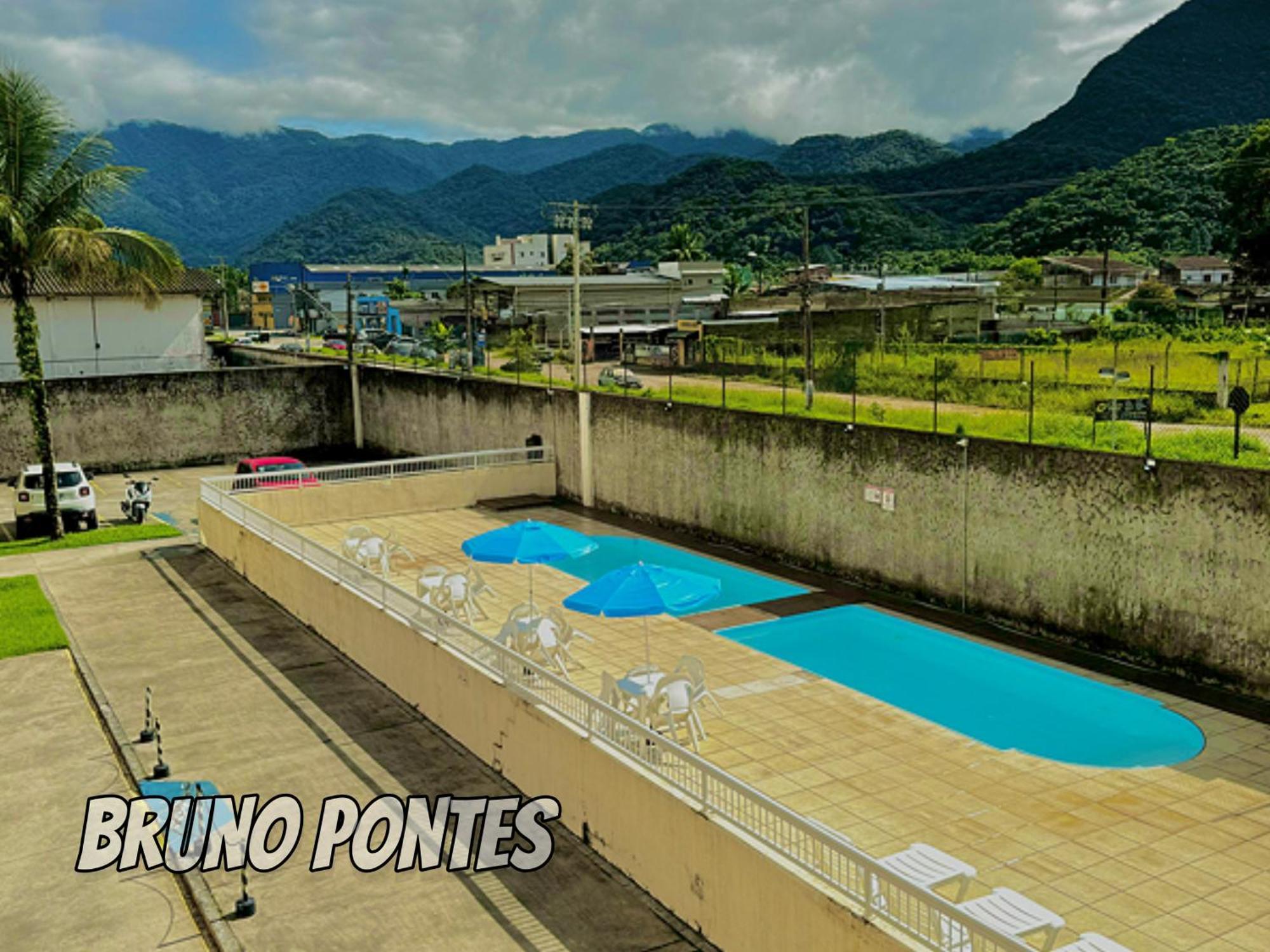 Em Com Piscina E Churrasqueira *