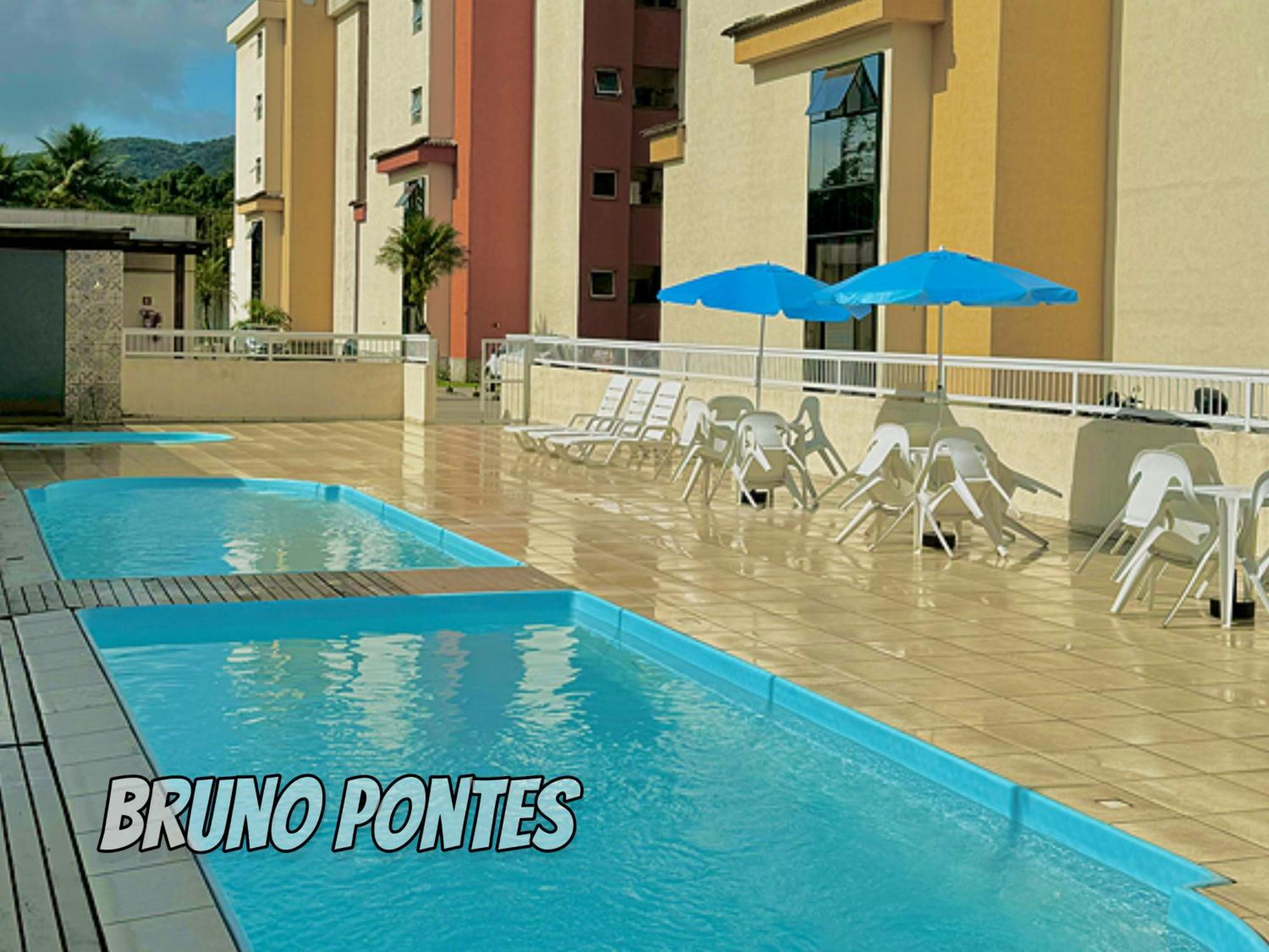 Em Com Piscina E Churrasqueira *