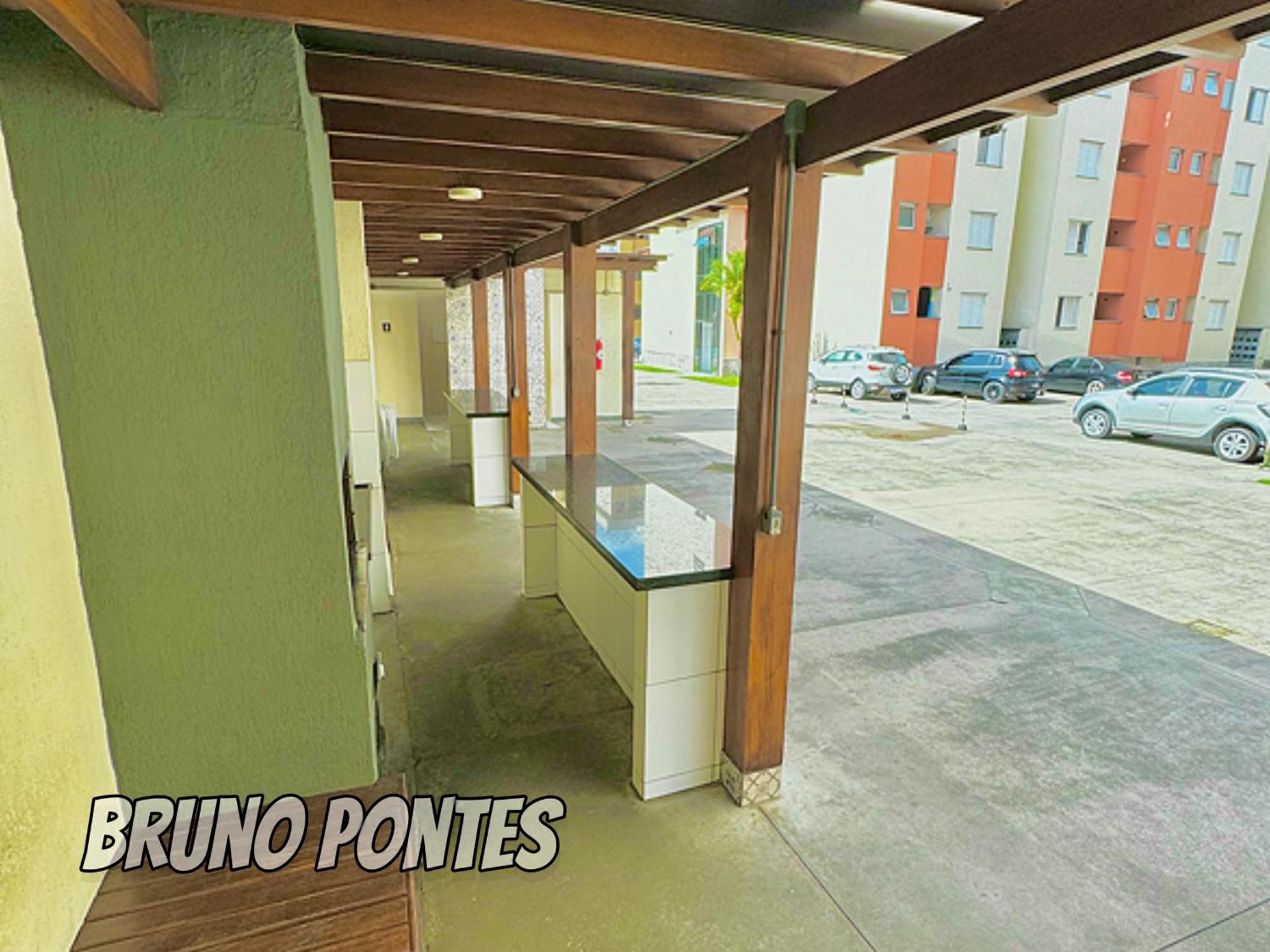 Em Com Piscina E Churrasqueira