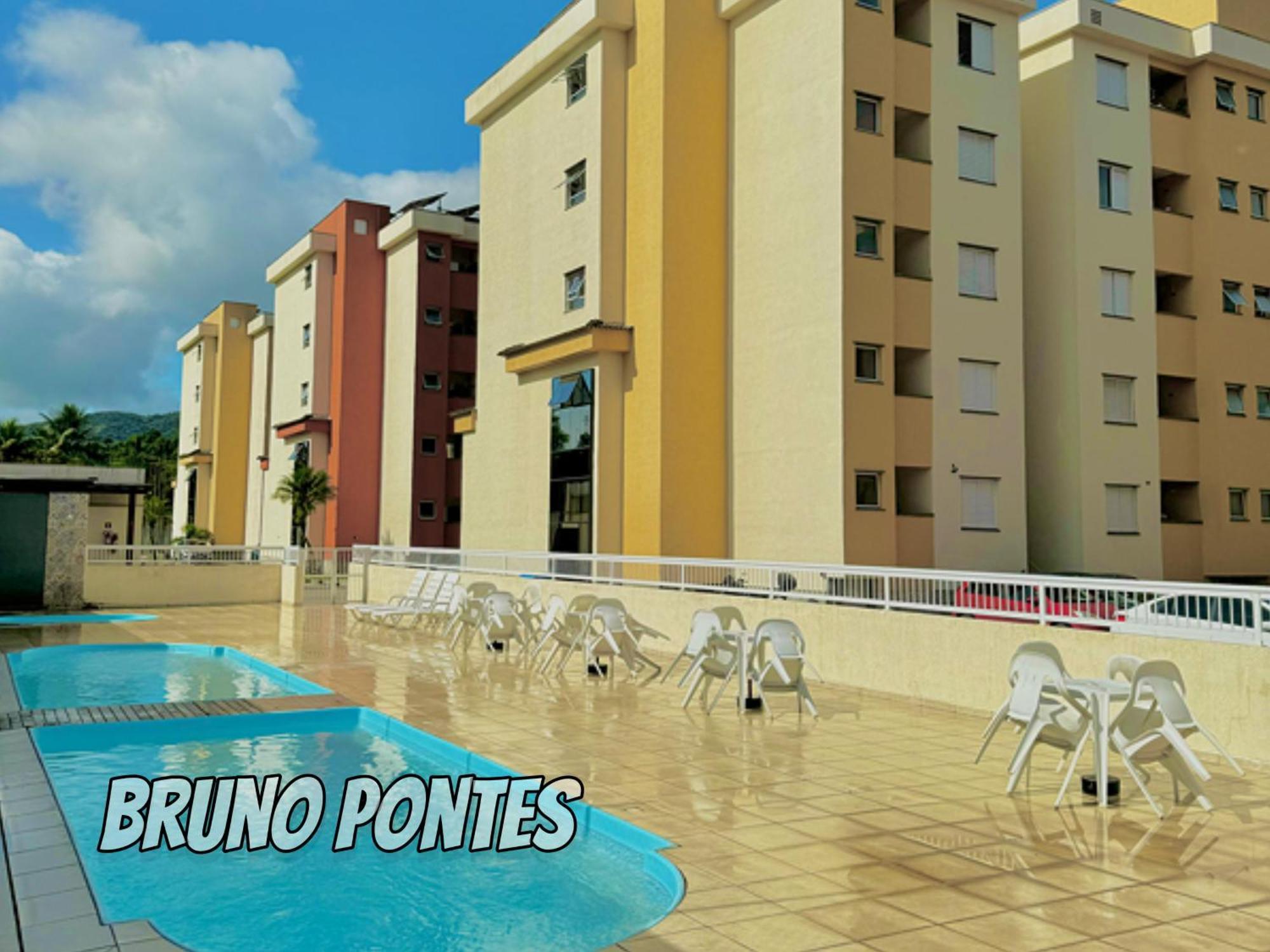 Em Com Piscina E Churrasqueira Ubatuba